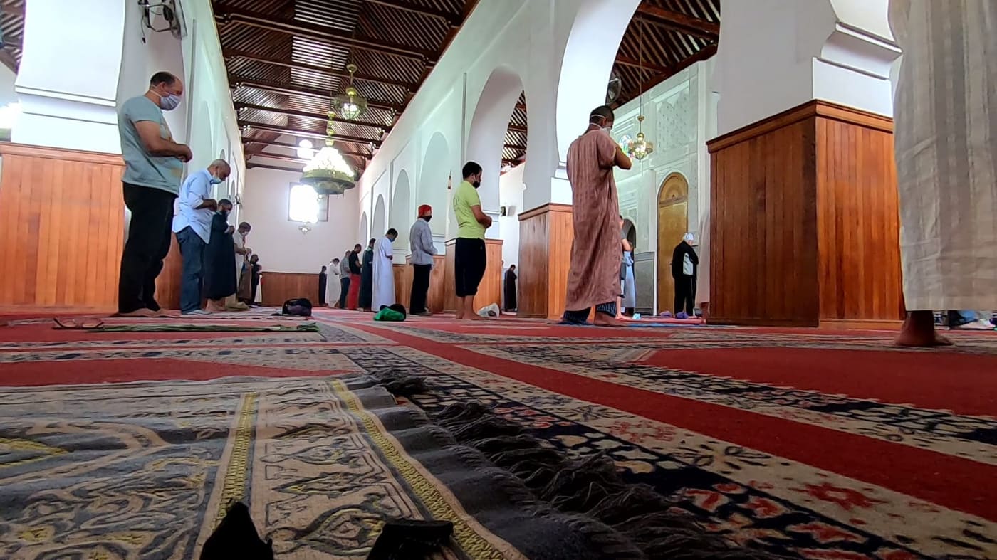 أخذ جلباب الإمام أيضا .. توقيف سارق لمسجد بالقصر الكبير