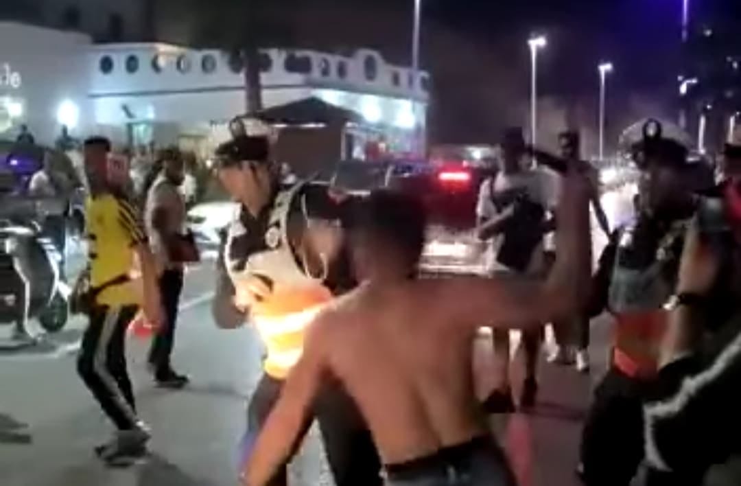من 3 سنوات ونصف إلى خمسة.. استئنافية الحسيمة ترفع عقوبة المعتدي على رجال شرطة في الشارع العام
