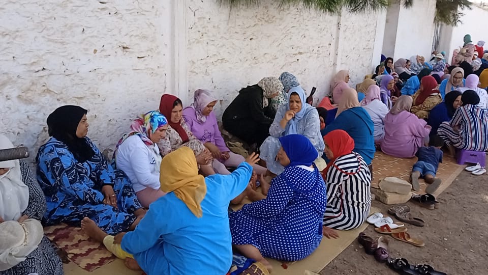 يحتجون منذ ما يقارب السنة..المئات من عمال شركة للنسيج بمكناس يطالبون بتدخل المسؤولين لإنصافهم