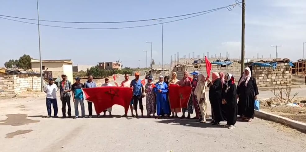 ساكنة بالزليليك تحتج على حرمانها من قطع أرضية بالقطب الحضري راس الماء