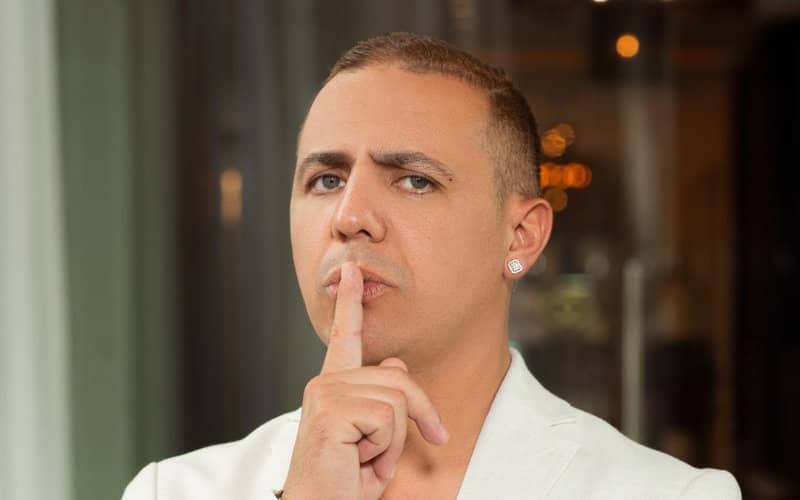 الشاب فوضيل يخرس الجزائريين : محمد السادس ملك عظيم