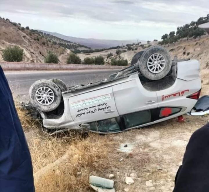 انقلاب سيارة إسعاف قادمة لفاس من جماعة سبت الاوداية