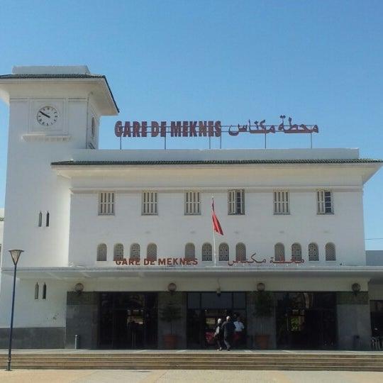 سخط المكناسيين على سيارات الأجرة الصغيرة