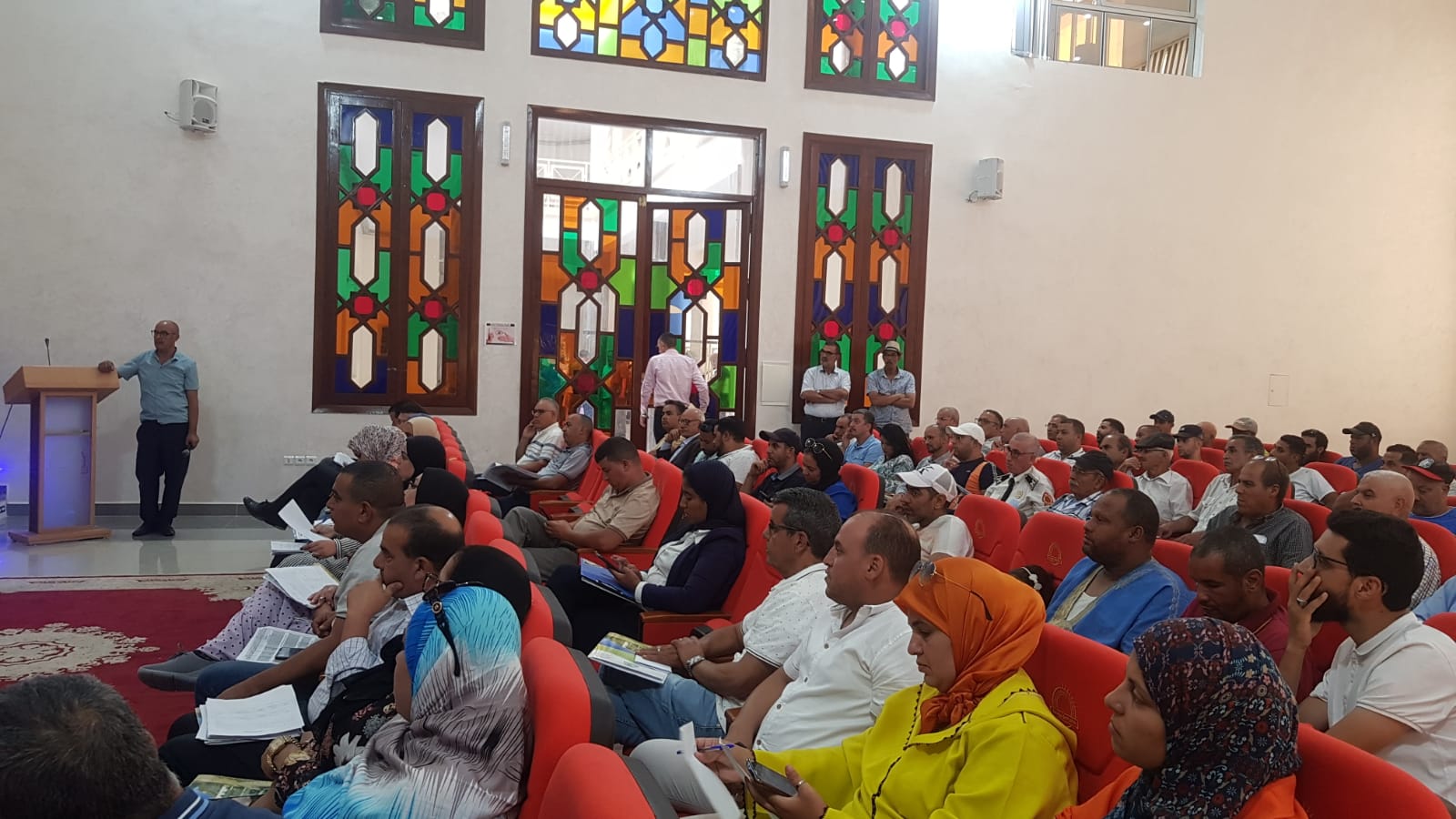 مستشارة بمقاطعة زواغة تتهم سائقي سيارات الإسعاف بأخذ المال من المواطنين والرئيس يعد بفتح تحقيق
