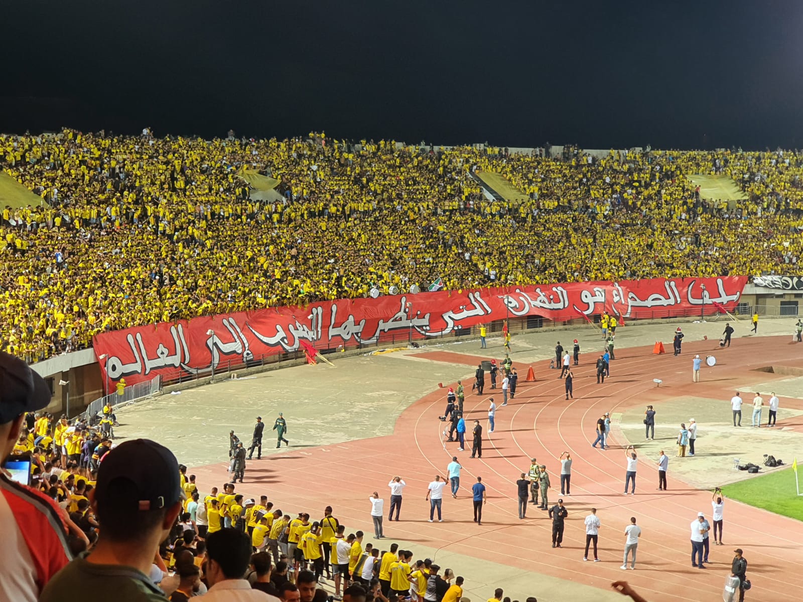 فصيل “الفطال تيغرز” ينقل قضية الصحراء المغربية إلى مدرجات الملاعب