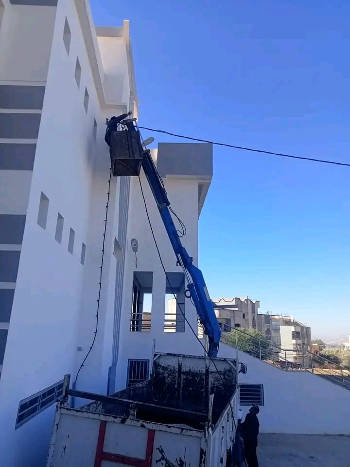 جماعة عين مديونة تربط القاعة المغطاة بالكهرباء
