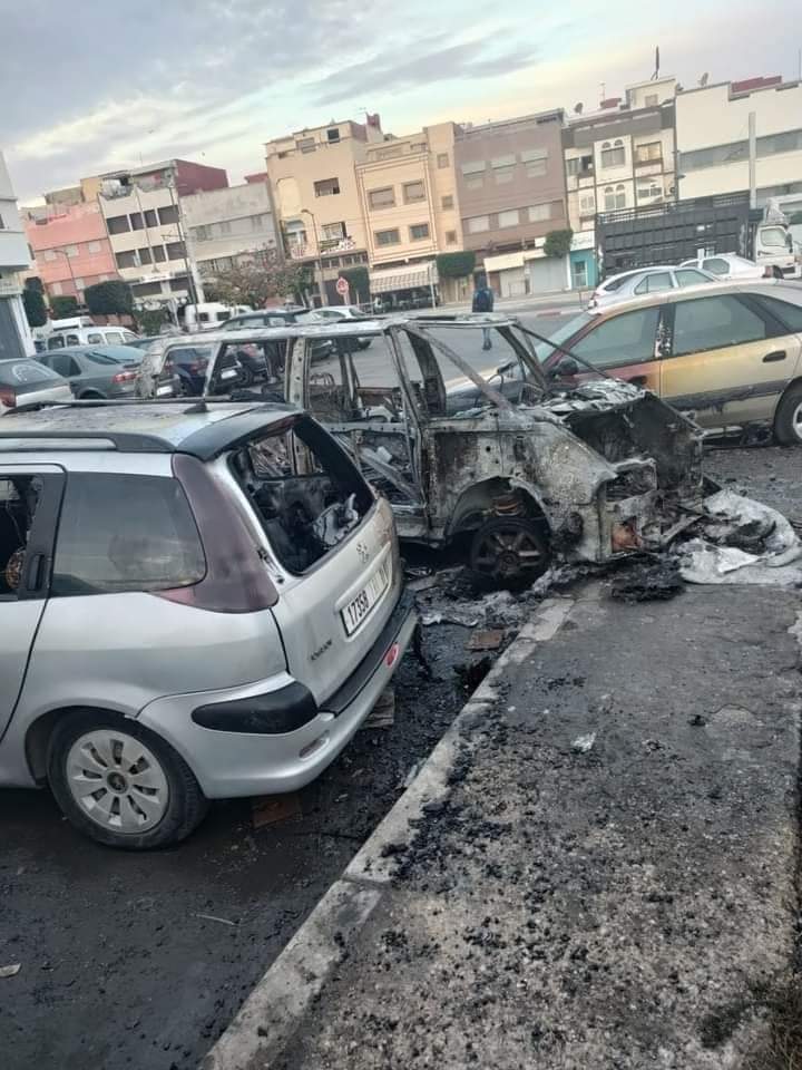 قاصرمريض نفسي يتسبب في إحراق 4 سيارات بالرباط