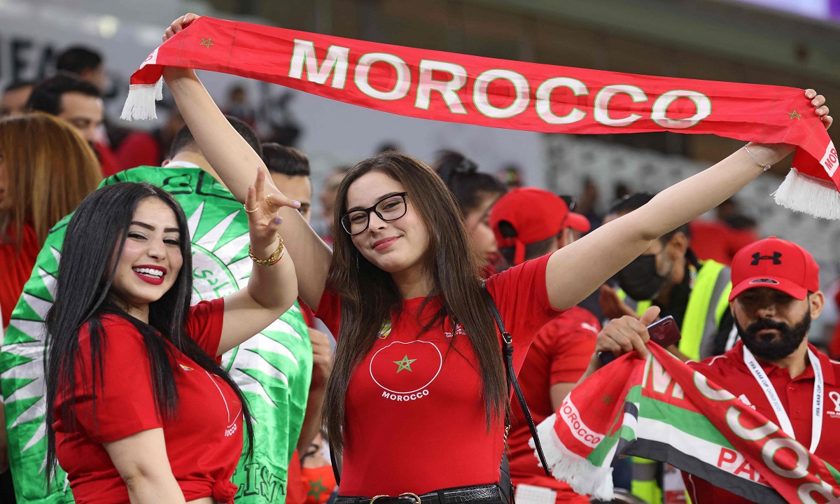 مقهى بفاس تخلق الاستثناء وتخصص جناحا مجانيا للنساء لمشاهدة  مباراة المغرب والبرتغال