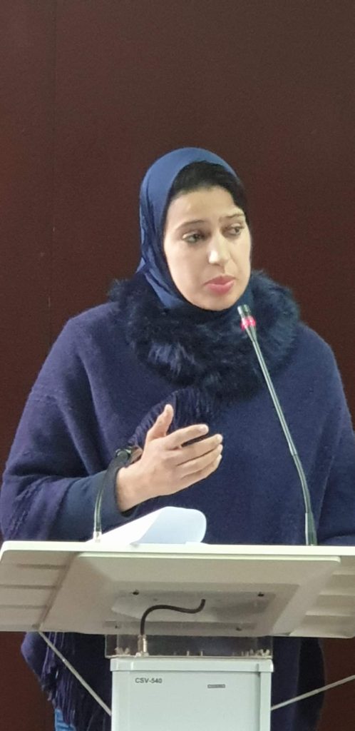الشاعرة الفاسية دليلة فخري توقع ديوانها الجديد بالمعرض الجهوي للكتاب