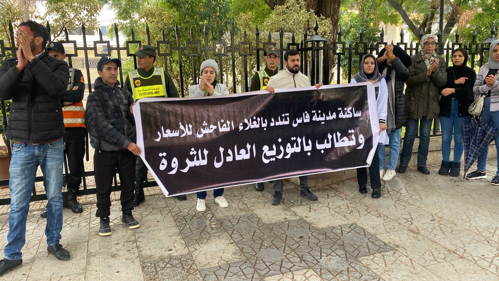 معطلو فاس يعودون للاحتجاج..اشتكوا من توريطهم في كراء محلات تجارية للاستفادة من مشاريع لم يفرج عن تمويلها