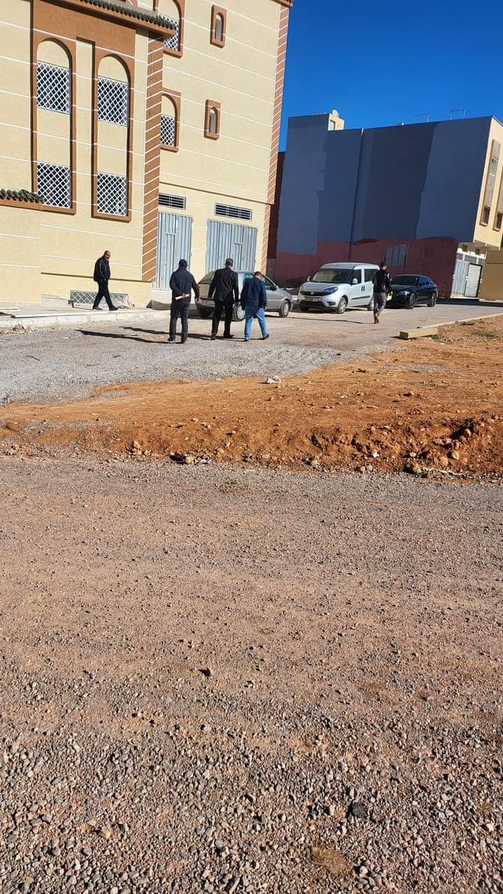 الشروع في تهيئة المسالك الطرقية بجماعة أولاد الطيب