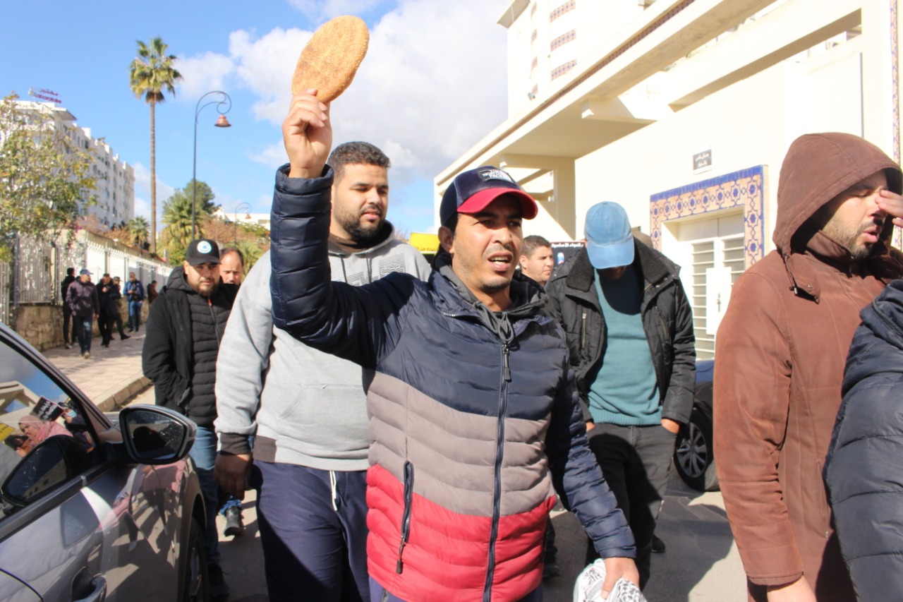 معطلو فاس يجوبون شوارع المدينة تنديدا بتنصل المسؤولين من وعودهم