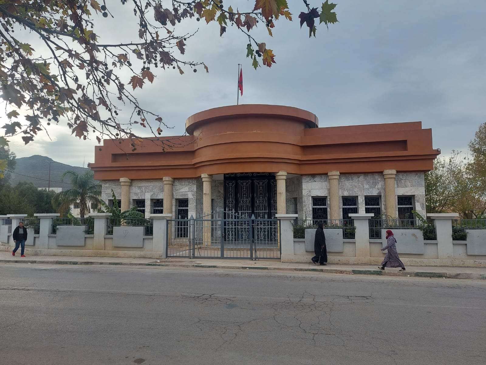 مسرح تازة بدون لوحة تعريفية لسنوات