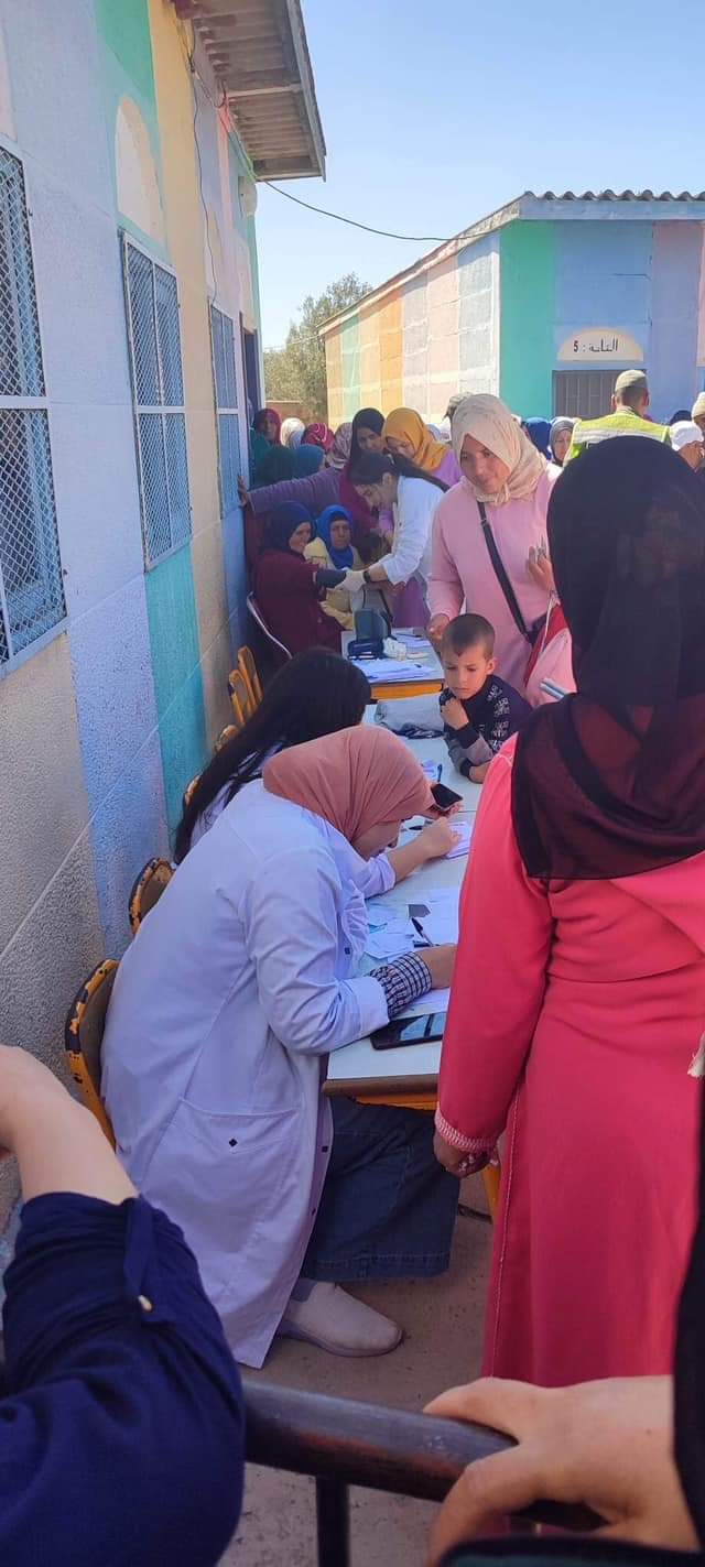 طلبة كلية الطب بفاس ينظمون قافلة طبية بجماعة غياثة الغربية بإقليم تازة