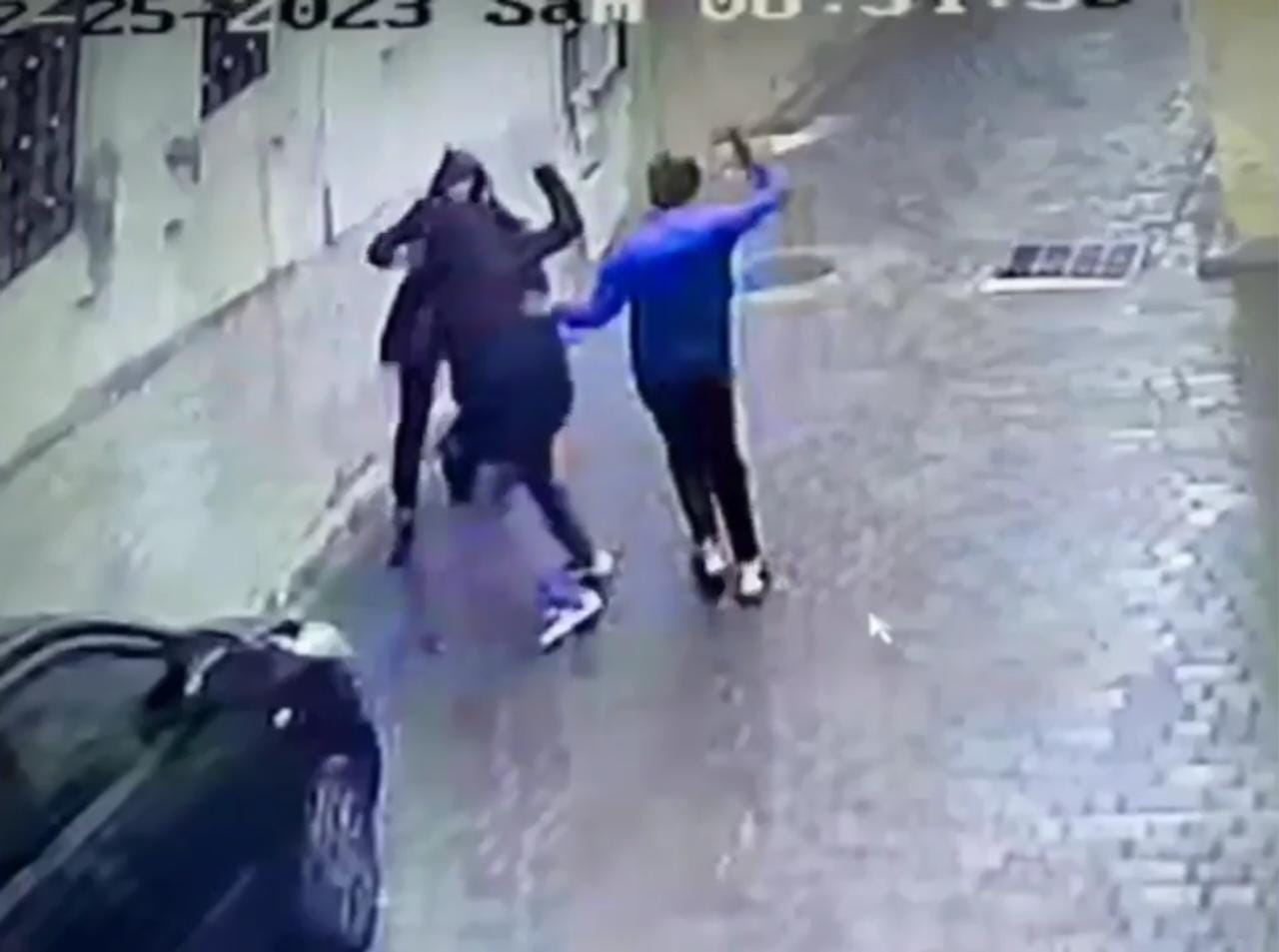 عناصر الدائرة الأمنية 17 بفاس توقف لصين ظهرا في شريط فيديو يعنفان شابة