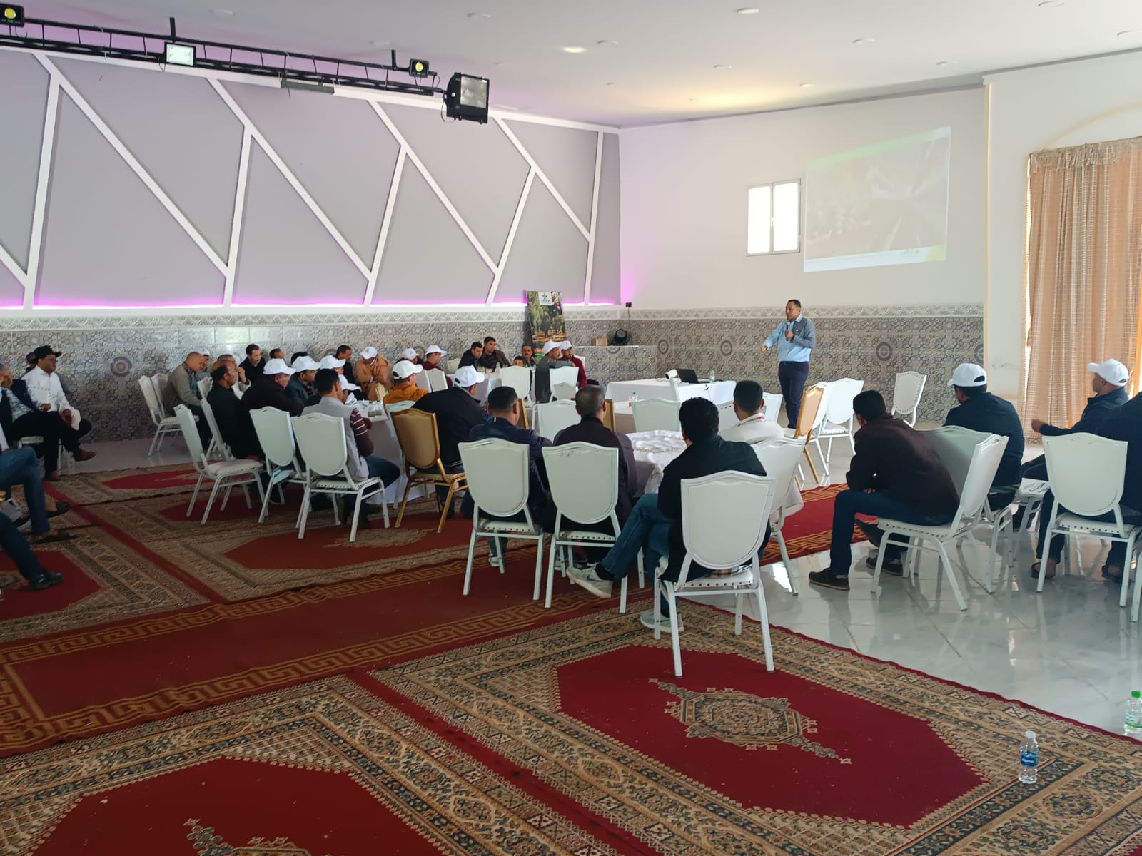 مزارعو القنب الهندي بتاونات يستفيدون من دورة تكوينية استعدادا للموسم الزراعي