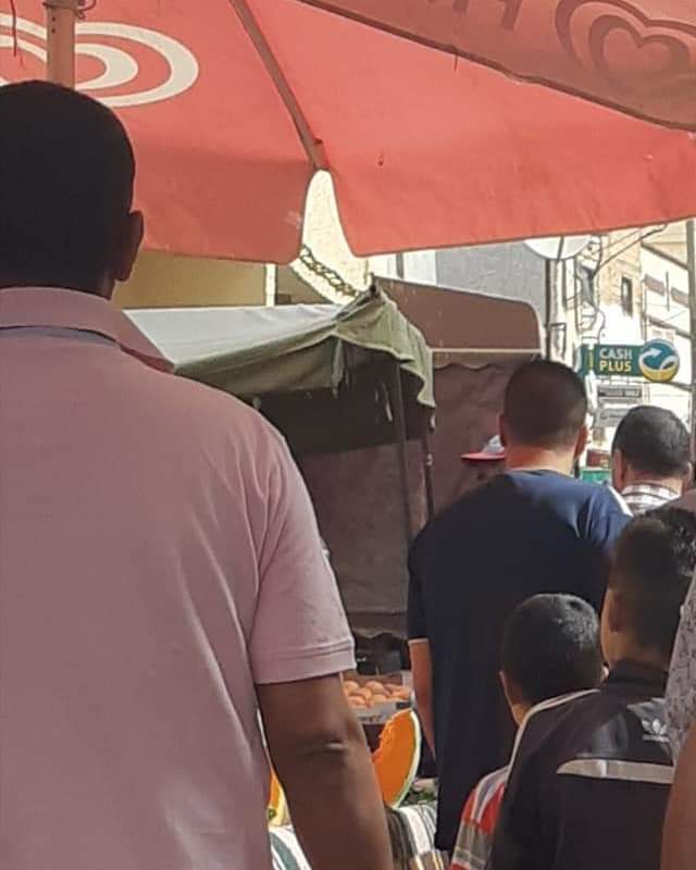 تجار وساكنة تاهلة يشكون “فوضى الباعة المتجولين” 