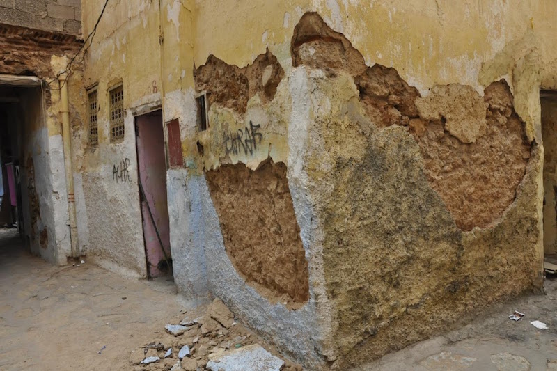 شقق آيلة للسقوط تهدد حياة العشرات بحي عين النقبي بفاس