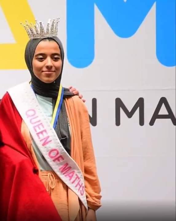 تلميذة مغربية تتوج بلقب ملكة الأولمبياد الرياضيات الافريقية لسنة 2023.