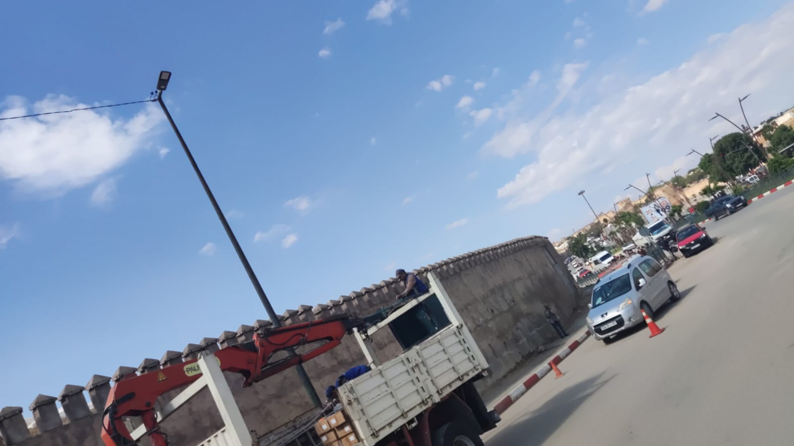 مقاطعة جنان الورد تعمم مصابيح “الليد” في شوارع وأزقة المقاطعة