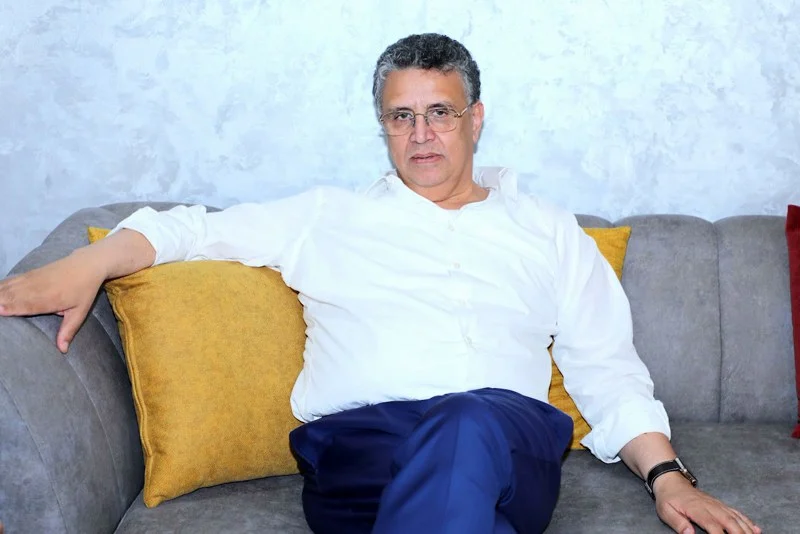 وهبي يجري عملية جراحيةعلى الرأس