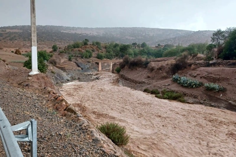 السيول الجارفة بإقليم بولمان تقطع طرقا وتتسبب في حالة وفاة