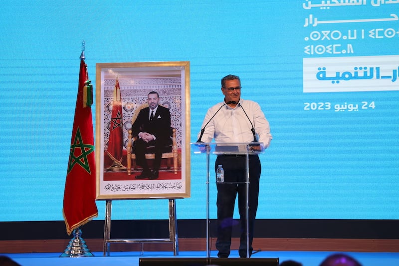 أخنوش يدعو منتخبي حزبه للحفاظ على نظافة اليد ويعلن عن افتتاح 1500 مستوصف