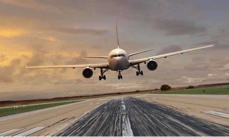 تعرض سيدة كانت على متن رحلة بين فاس والبندقية يجبر طاقم طائرة على النزول اضطراريا بفالنسيا الإسبانية