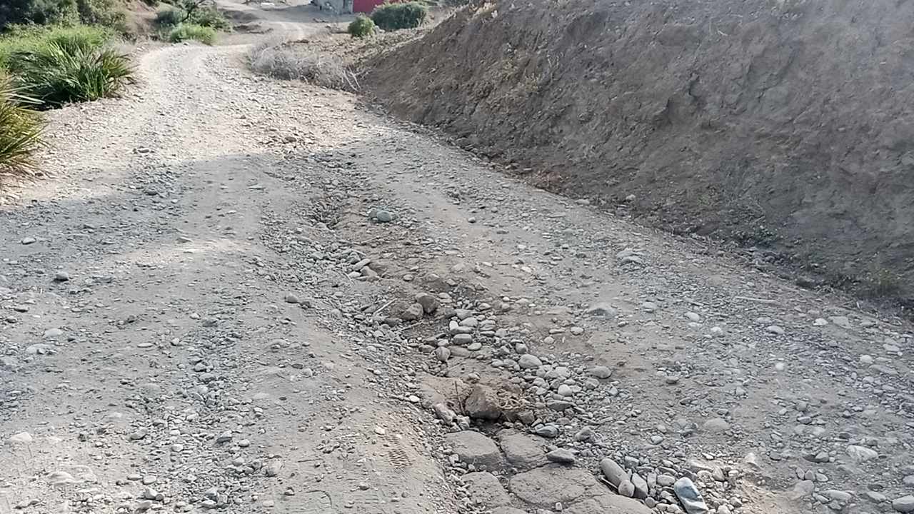 رداءة مقطع طرقي تثير سخط مواطنين بجماعة سيدي يحيى بني زروال