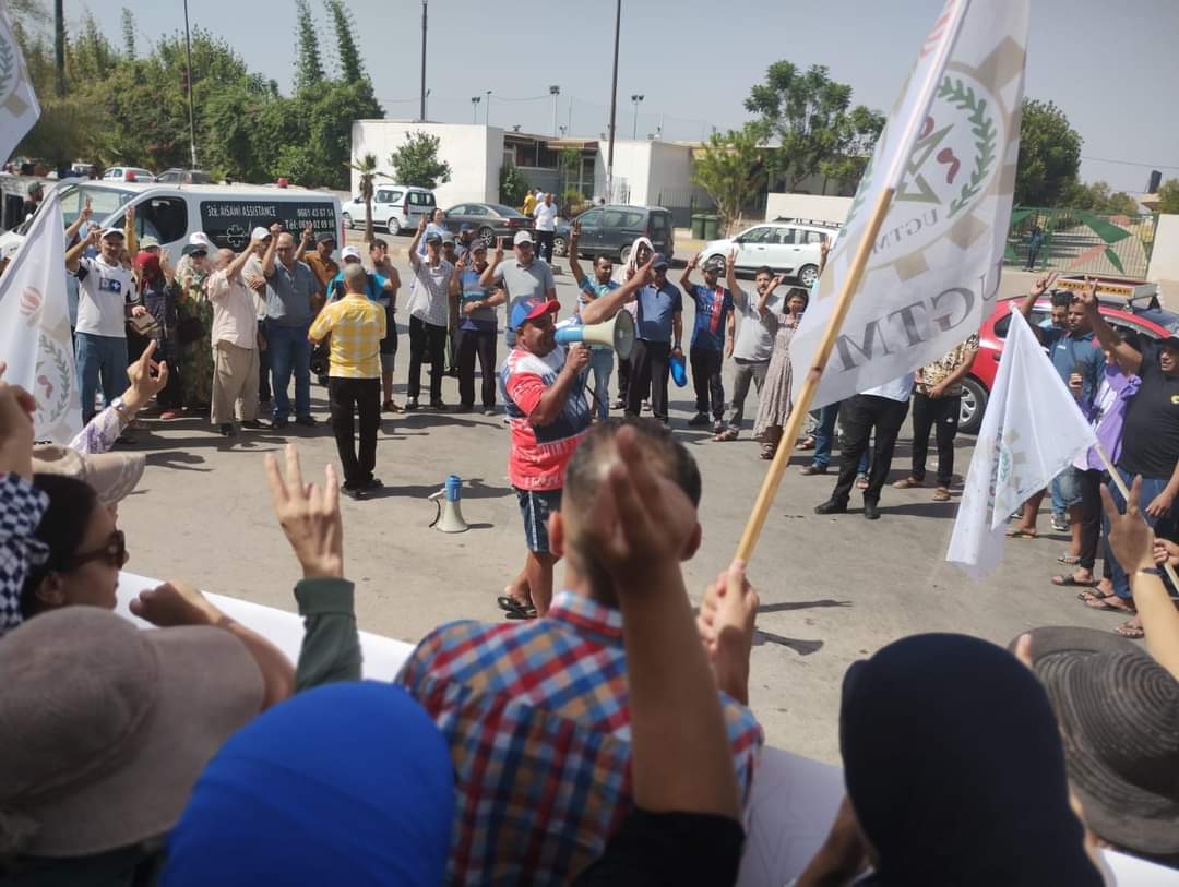 عمال شركة المناولة بالمستشفى الجامعي بفاس يعودون للشارع