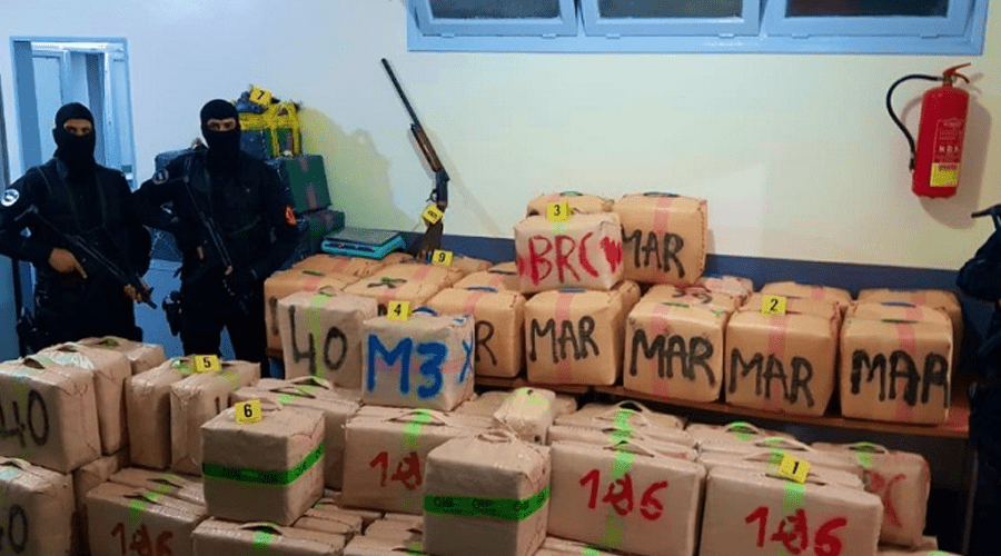 إجهاض عملية لتهريب المخدرات وحجز ما مجموعه 215 كيلوغرام و822 غراما من مخدر الكوكايين