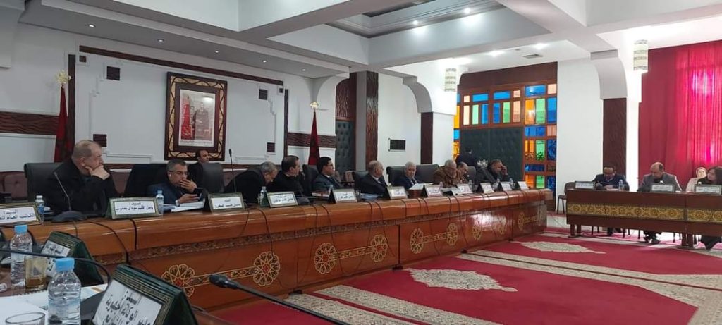 لجنة القيادة لإعداد برنامج التنمية بجهة فاس مكناس تعقد اجتماعا بعمالة تاونات