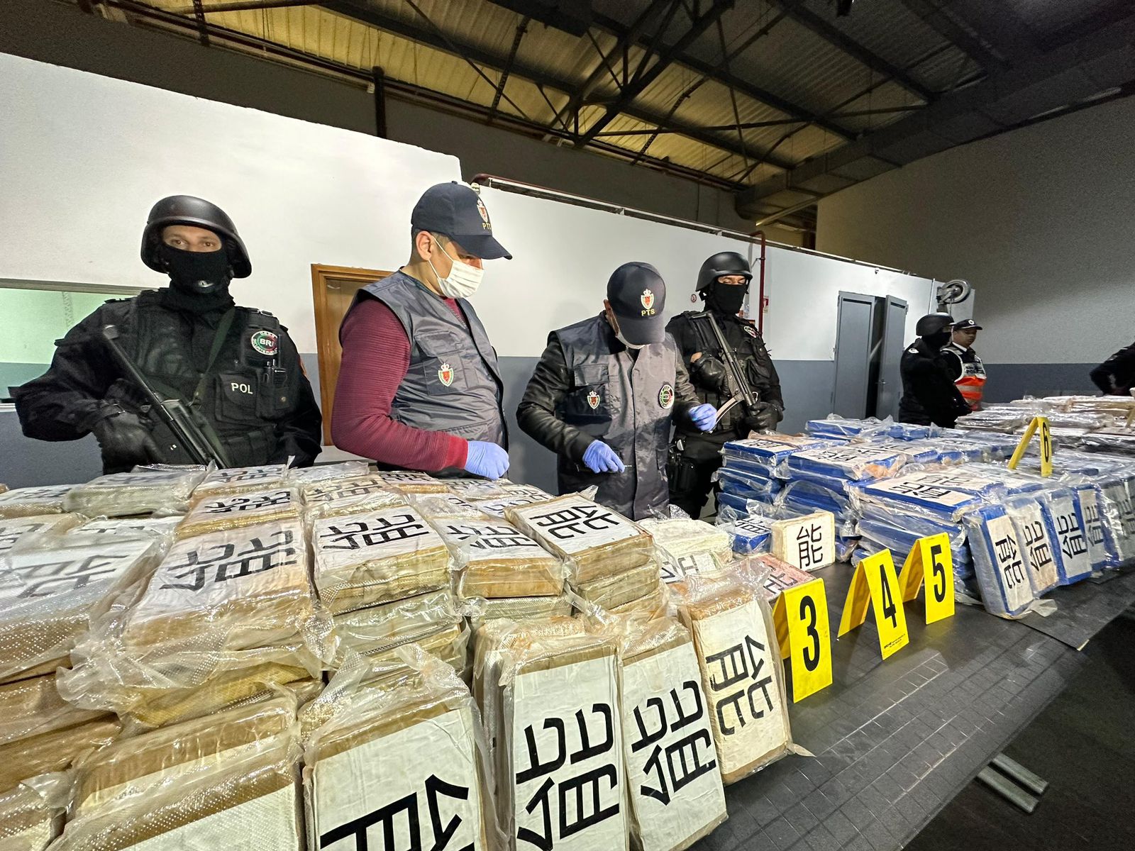 حجز  طن و488 كيلوغراما من مخدر الكوكايين بميناء طنجة