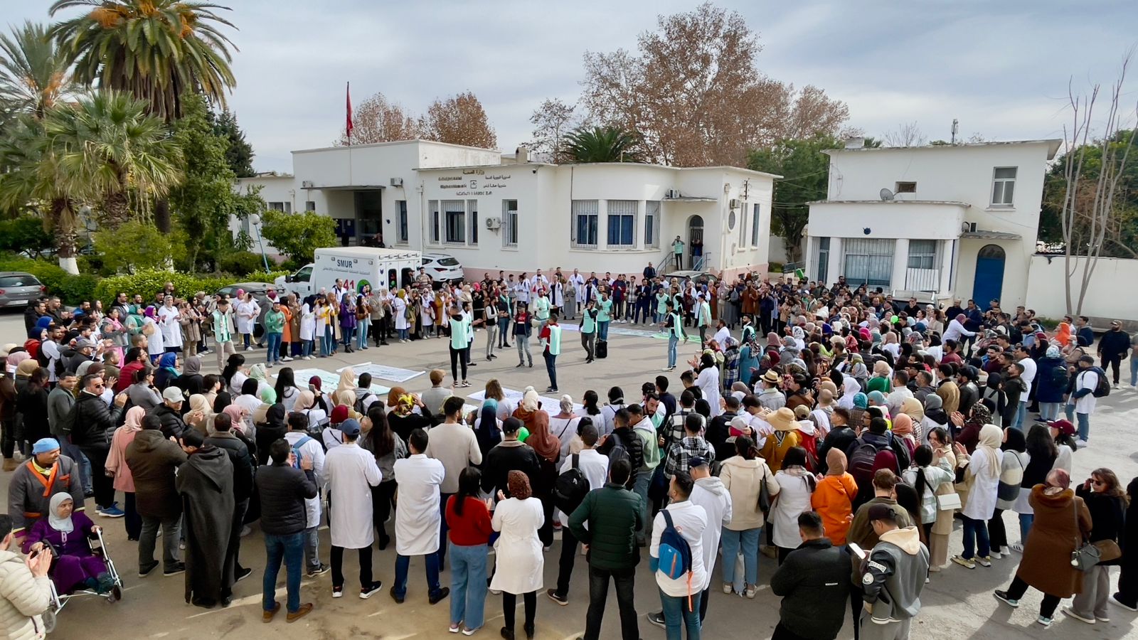 الممرضون بجهة فاس مكناس يحتجون على غياب العدالة الأجرية وهزالة التعويضات