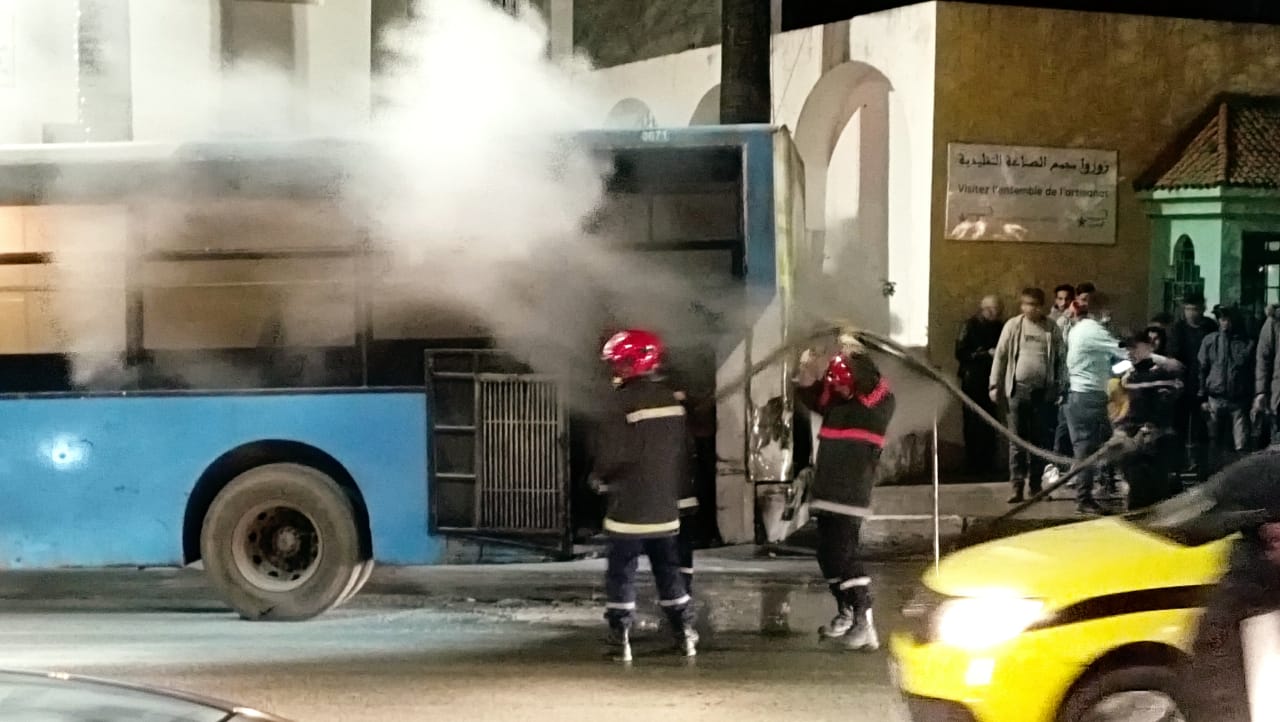 النيران تلتهم حافلة للنقل الحضري بصفرو