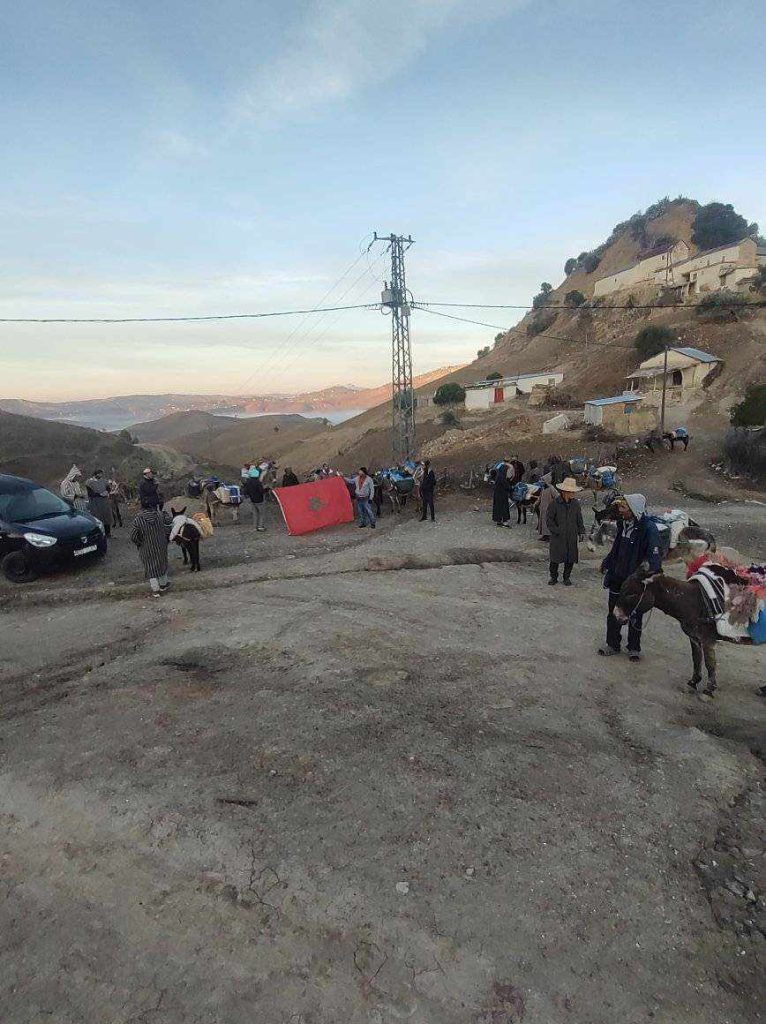 العطش والتهميش يُخرجان ساكنة دوار بجماعة ورتزاغ في مسيرة على ظهور الدواب