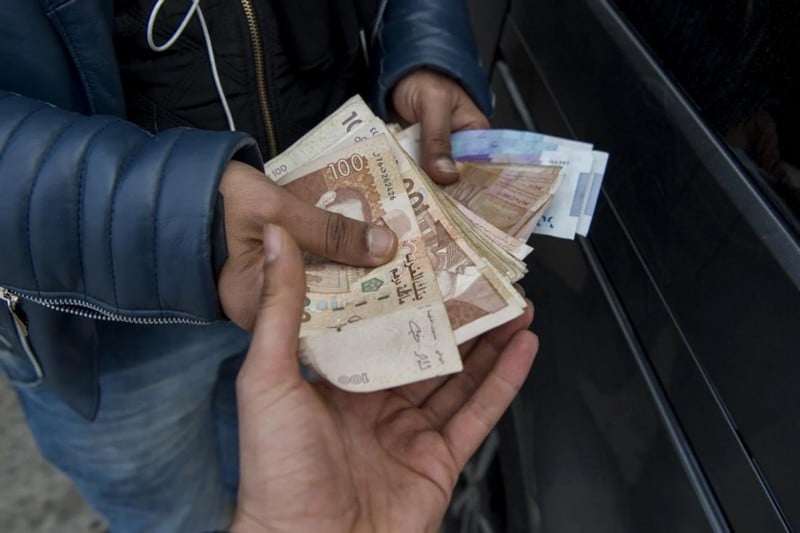 رشوة ب 500 درهم تسقط عون سلطة برتبة شيخ بحي الرياض بفاس