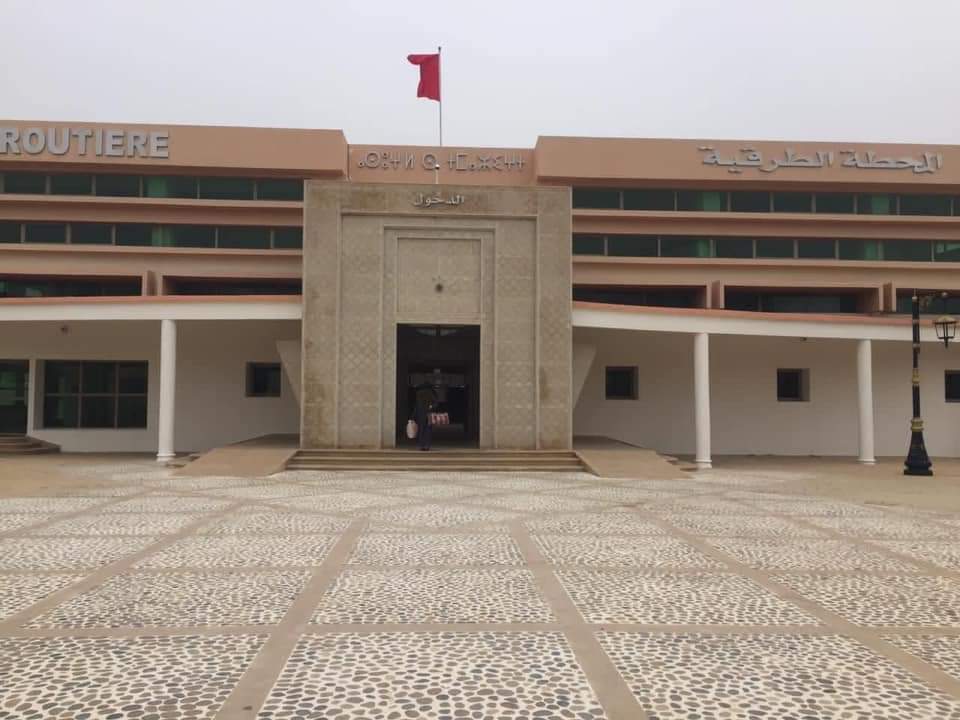 جماعة تازة تثير الجدل بسبب خطأ في كتابة عبارة “المحطة الطرقية” بحروف تيفيناغ