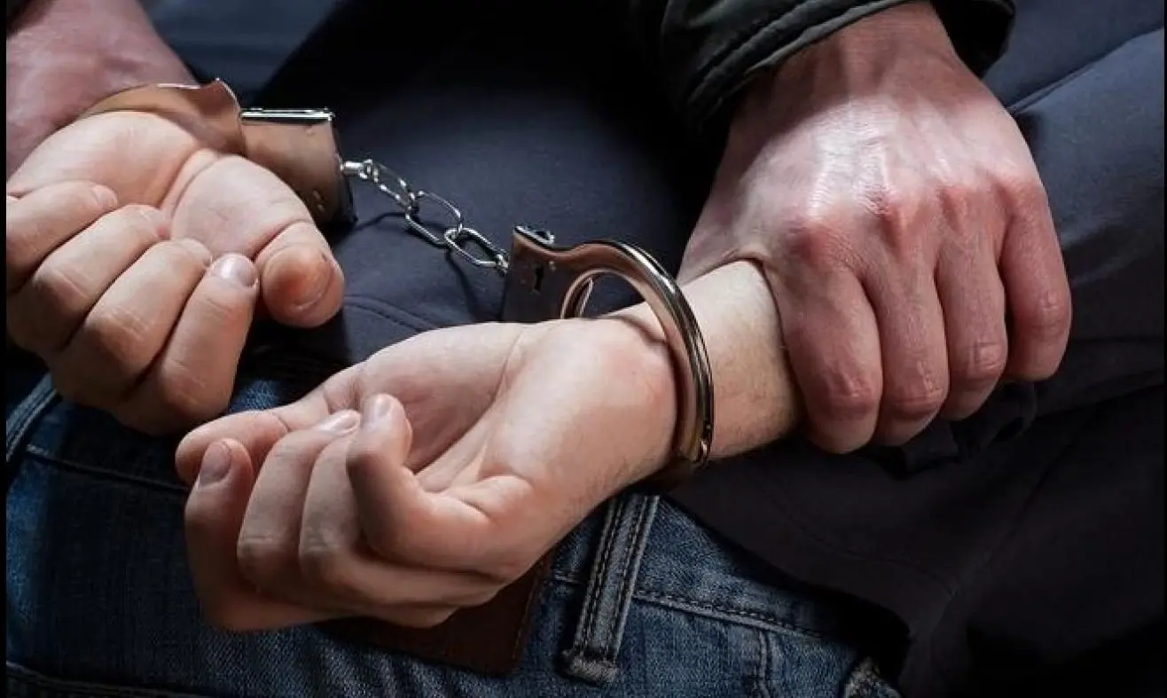 التحرش بسيدة  متزوجة يقود ضابط الأمن للسجن