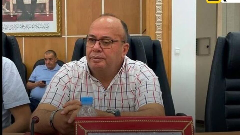 دموع فرح وحزن ودعاء واعتداء على الصحافيين..مشاهد على هامش جلسة محاكمة شبكة البوصيري