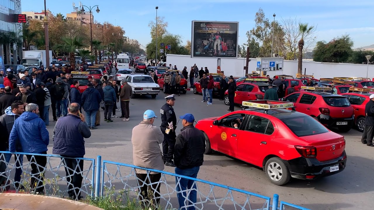 مهنيو سيارات الأجرة الكبيرة والصغيرة يضربون عن خدمة الفاسيين غدا الاثنين