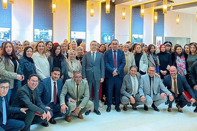 إدارة السجون تهدي العمرة ومنح مالية لموظفاتها