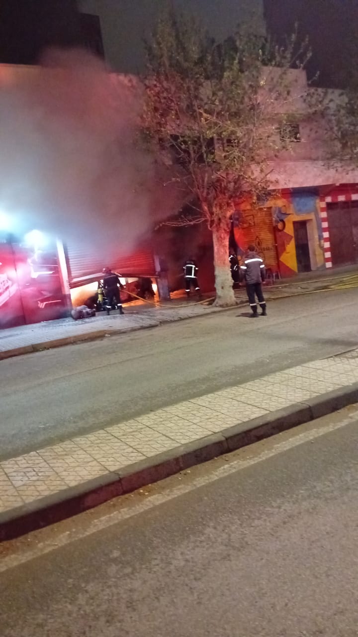 حريق  يأتي على ورشة خاصّة بصباغة السيارات بفاس