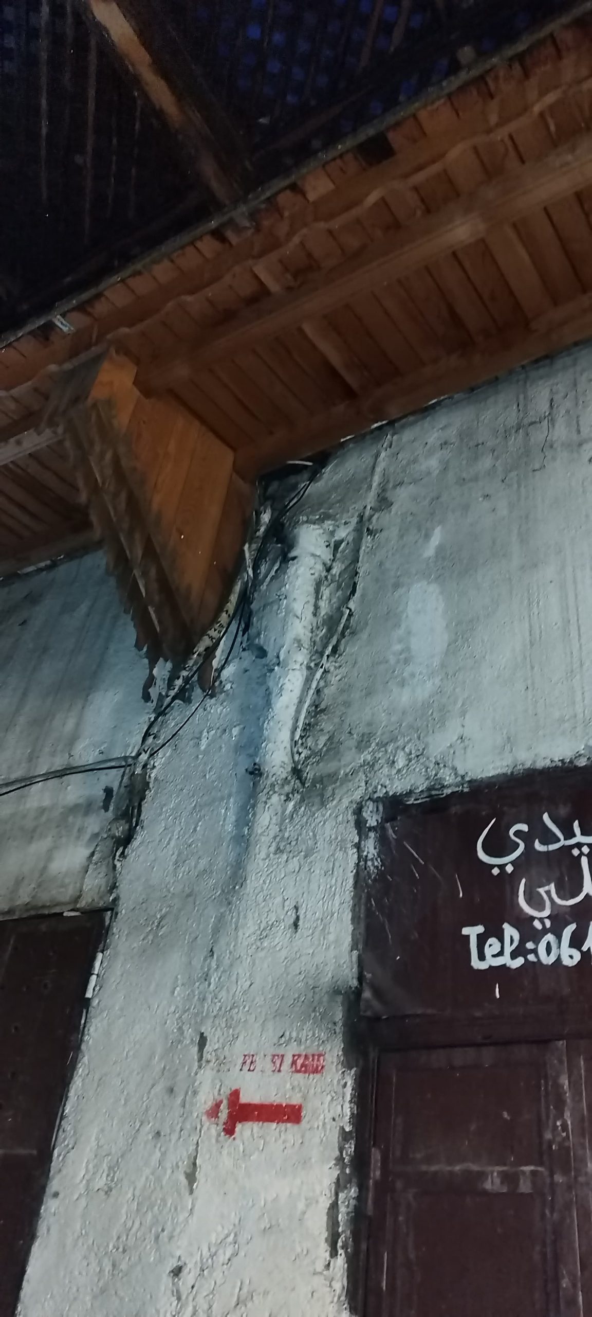 تماس كهربائي يتسبب في حريق بأحد المحلات بسوق النخالين