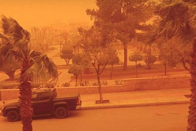 زخات رعدية مع تطاير للغبار  بعدد من أقاليم جهة فاس مكناس
