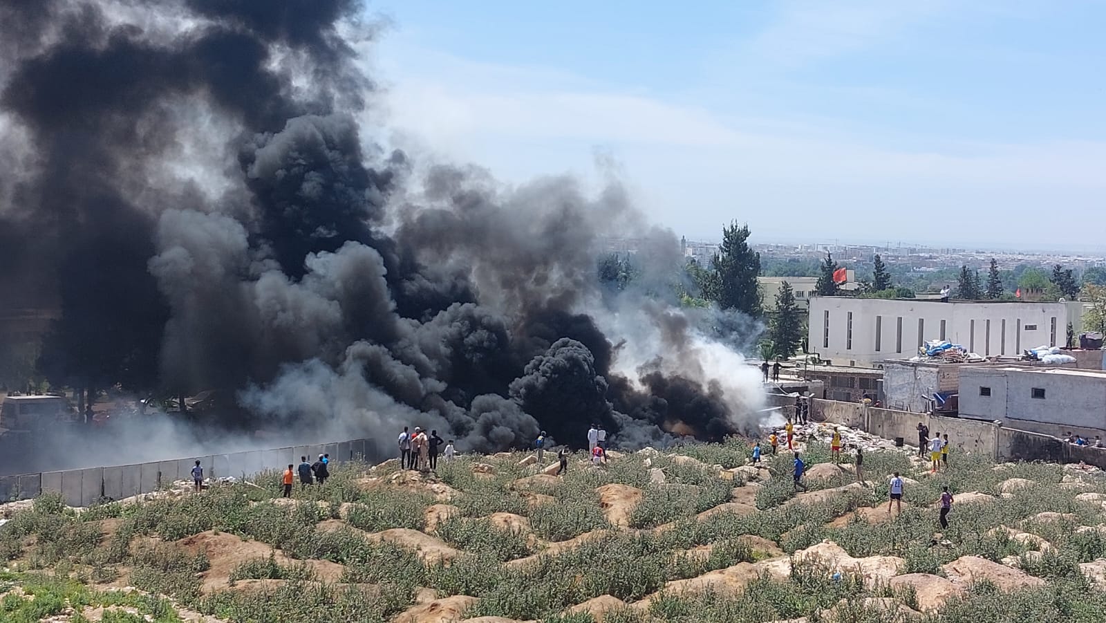 تدخل فعال لعناصر الوقاية المدنية يجنب تجار سوق النخيل بفاس خسائر فادحة