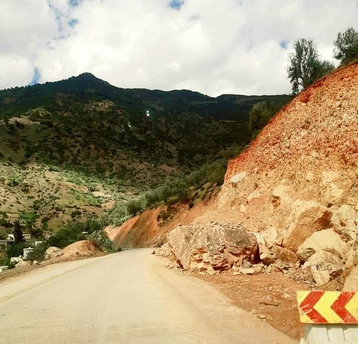 انطلاق الأشغال بالطريق الجهوية 509 بتاونات لفك العزلة عن عدد من الدواوير بجماعة اخلالفة