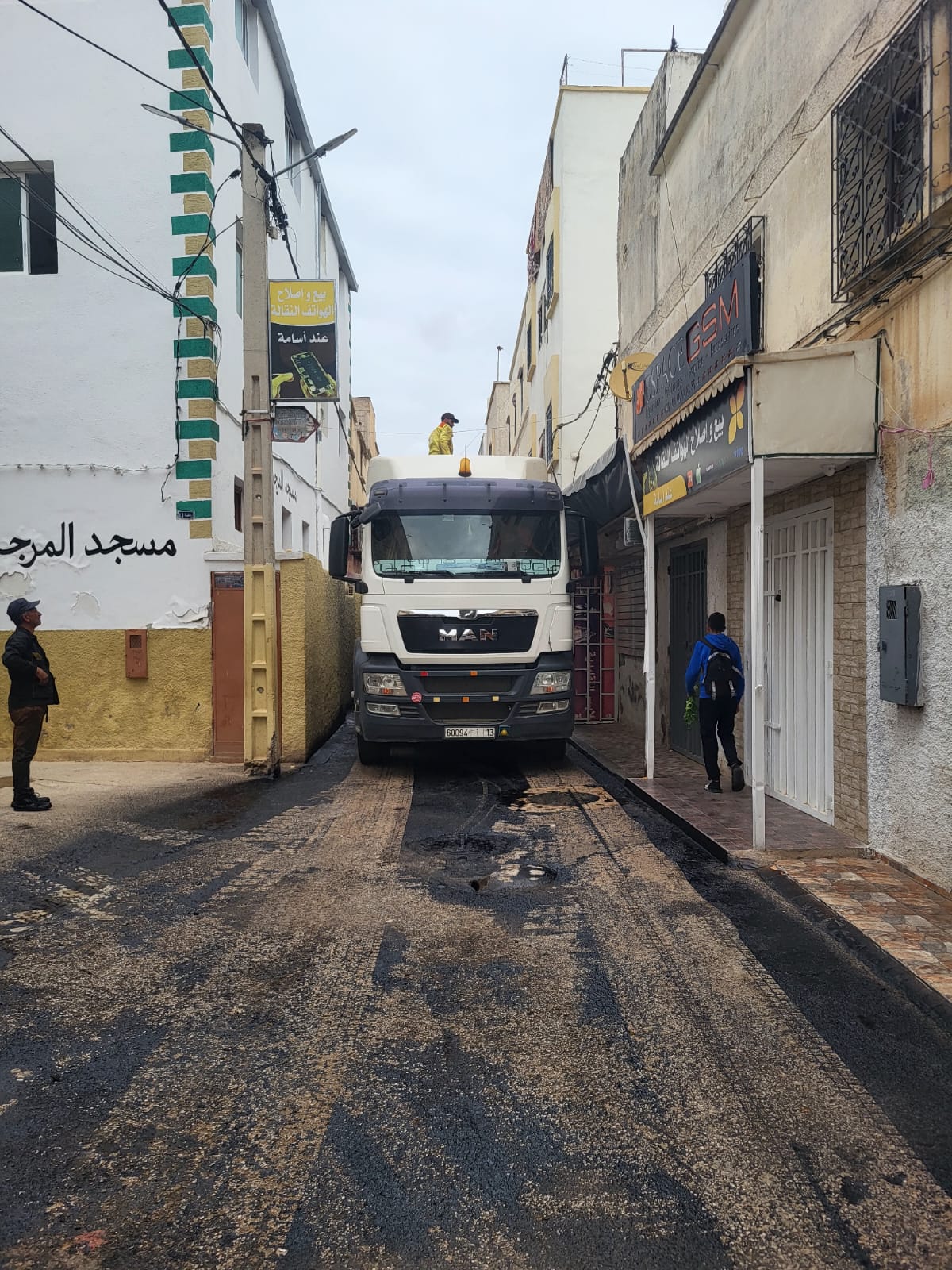إطلاق عملية واسعة لـ”تزفيت” عدد من شوارع مقاطعة زواغة