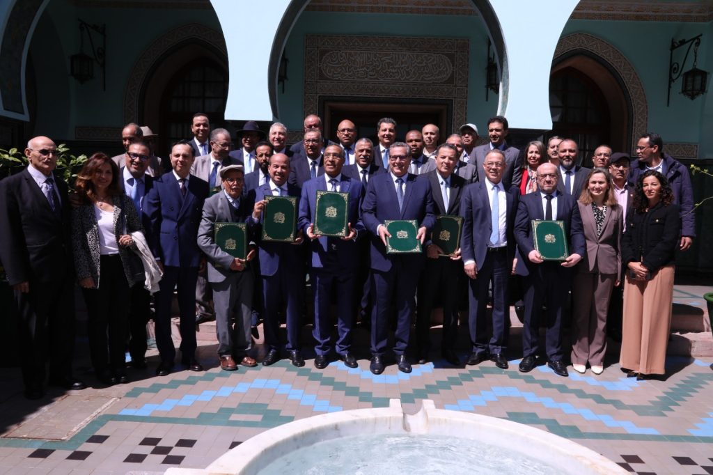 رسميا..الحكومة تستبق فاتح ماي بإقرار 1000 درهم كزيادة في أجور الموظفين