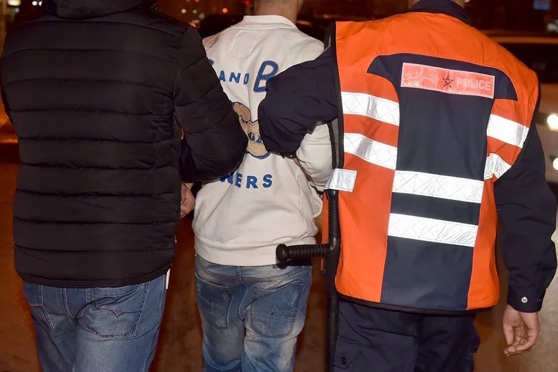 أمن أكادير يوقف أربعيني متلبسا بمحاولة تهجير 35 شخصا ضمنهم قاصرين